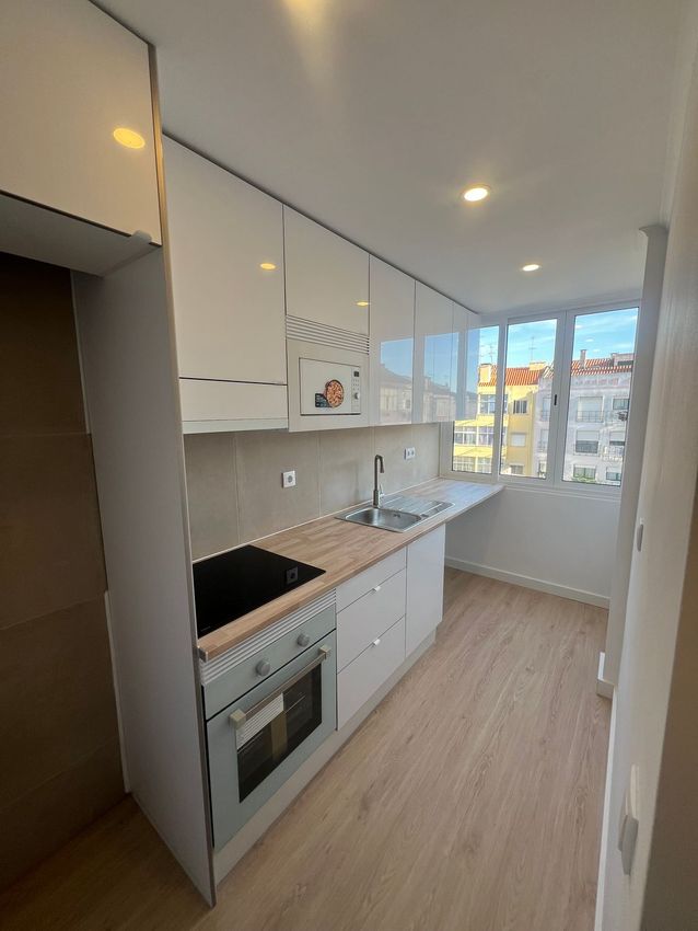 Imagem Cozinha de apartamento t1 em Rua Henrique Nogueira, 9