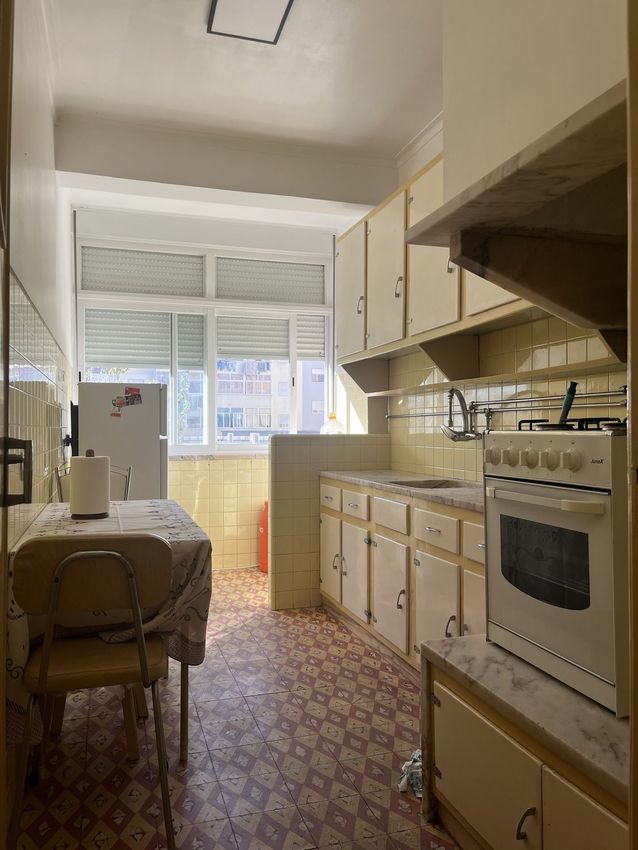 Imagem Cozinha de apartamento t2 em Rua Luís Gomes, 25
