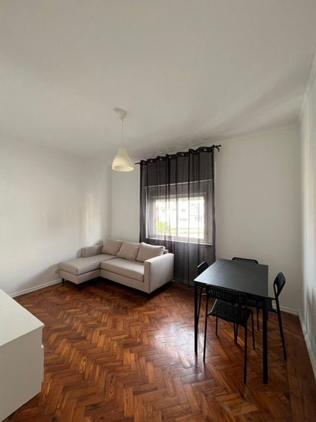 Imagem Sala de estar de apartamento t2 em Rua dos Pinheiros
