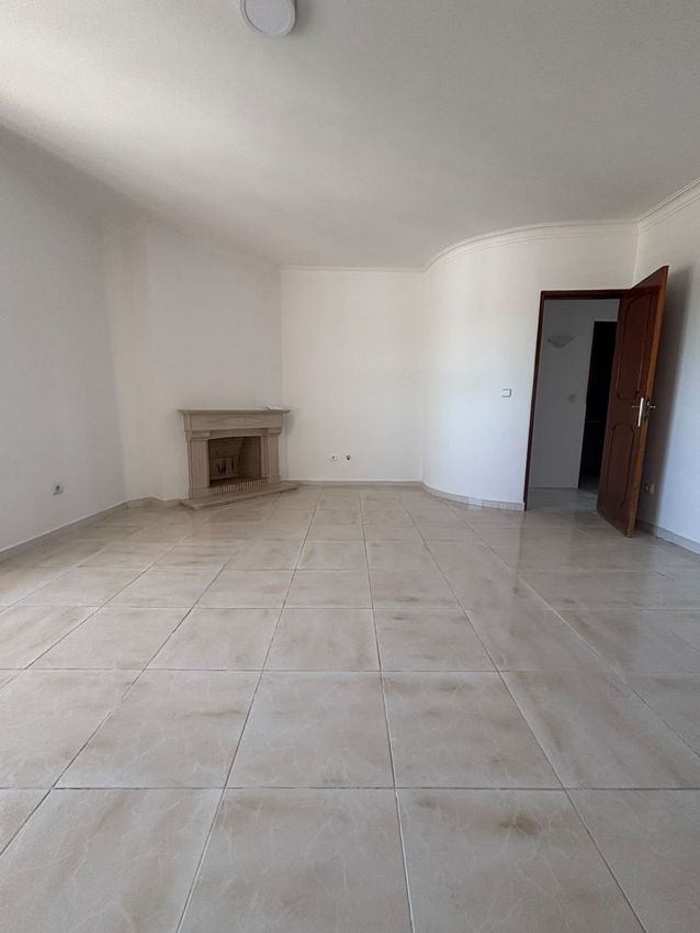 Imagem Divisão de apartamento t2 em Avenida Movimento das Forças Armadas