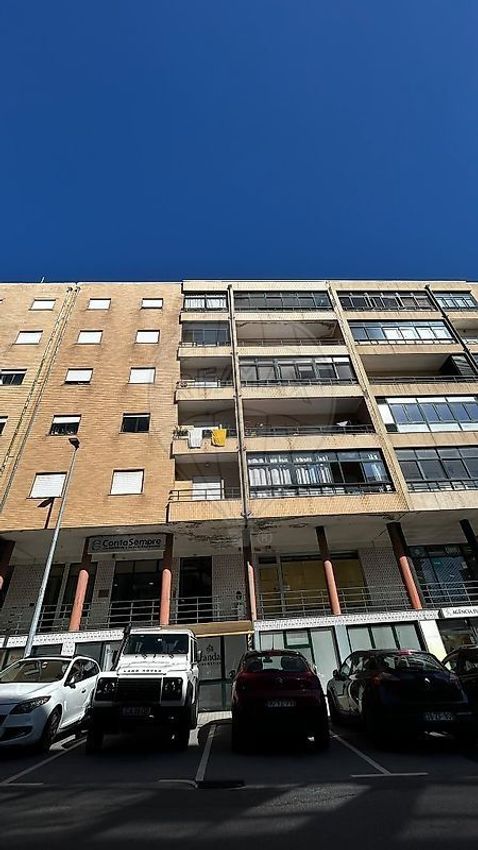 Imagem Vistas de apartamento t3 em Avenida Santo António s/n