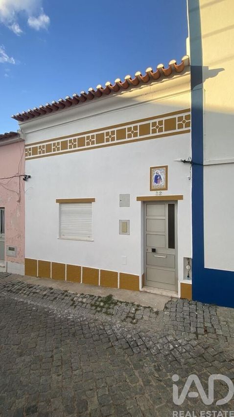 Imagem Fachada de  moradia geminada em Galveias