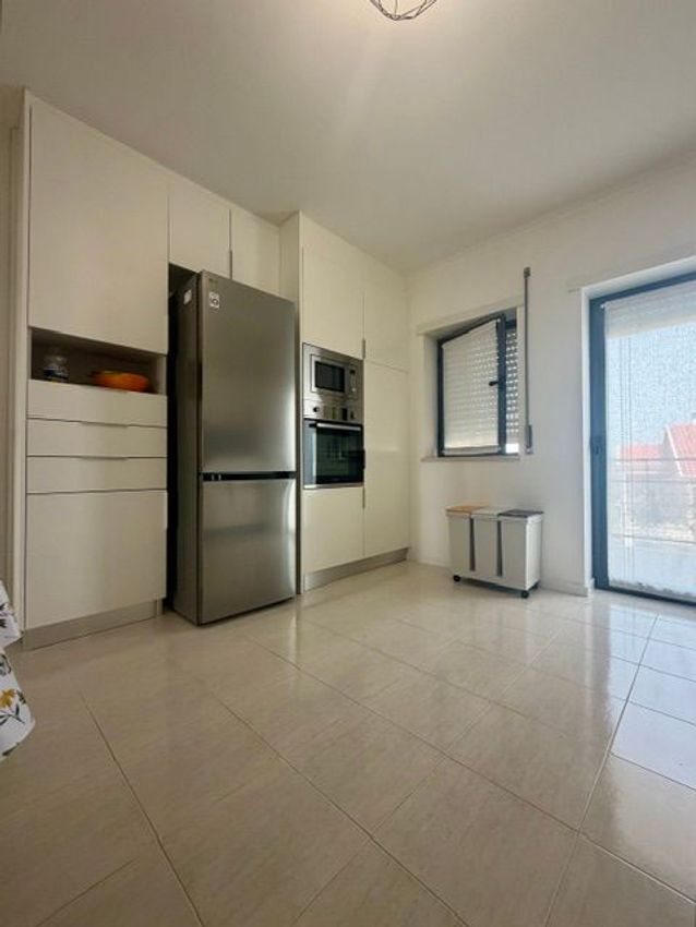 Imagem Cozinha de apartamento t3 em Torres Vedras e Matacães