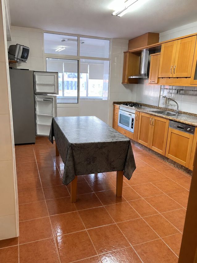 Imagem Cozinha de apartamento t5 em Rua Doutor Francisco Eduardo Costa H7
