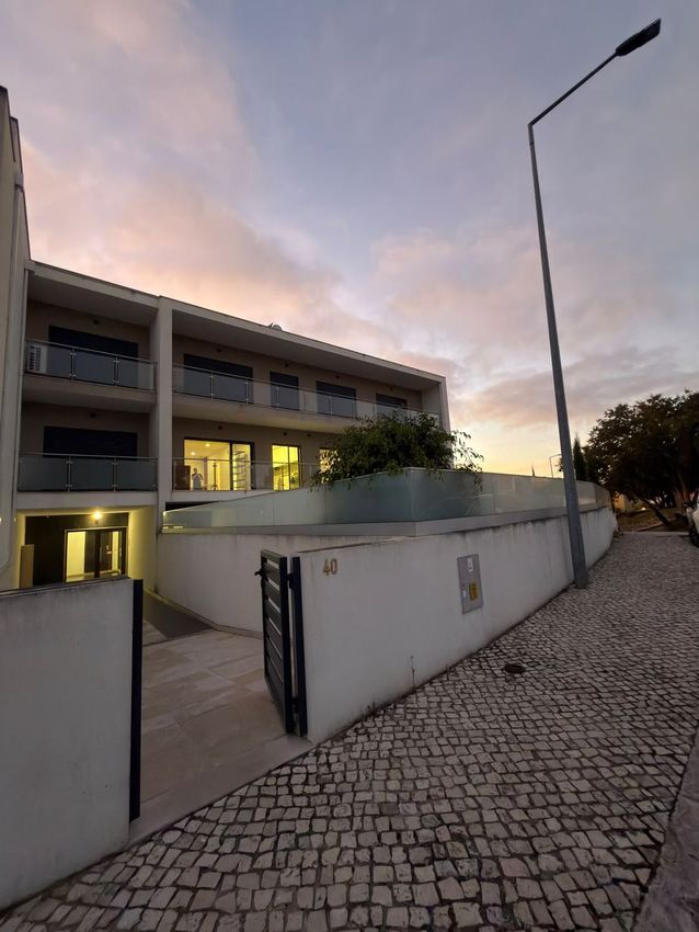 Imagem Fachada de apartamento t3 em Rua Doutor Botelho Moniz, 40