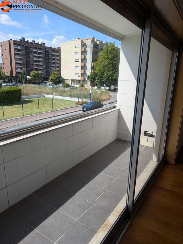 Imagem Terraço de apartamento t3 em Rua Luís António Correia