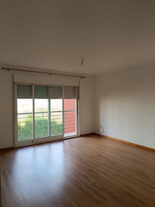 Imagem Divisão de apartamento t2 em Rua Fernando Gusmão, 16