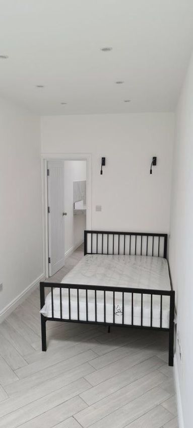 Imagem de apartamento t0 em Avenida Almirante Reis, 23
