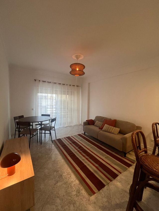 Imagem Sala de estar de apartamento t1 em Rua Fernão de Magalhães, 33