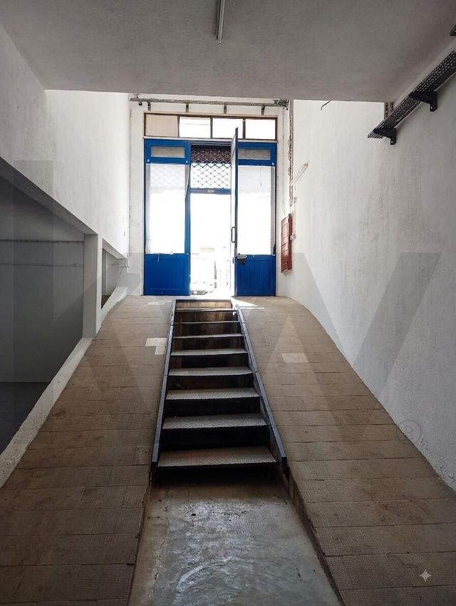 Imagem Detalhes de espaço comercial em Rua de Bilbao, 10