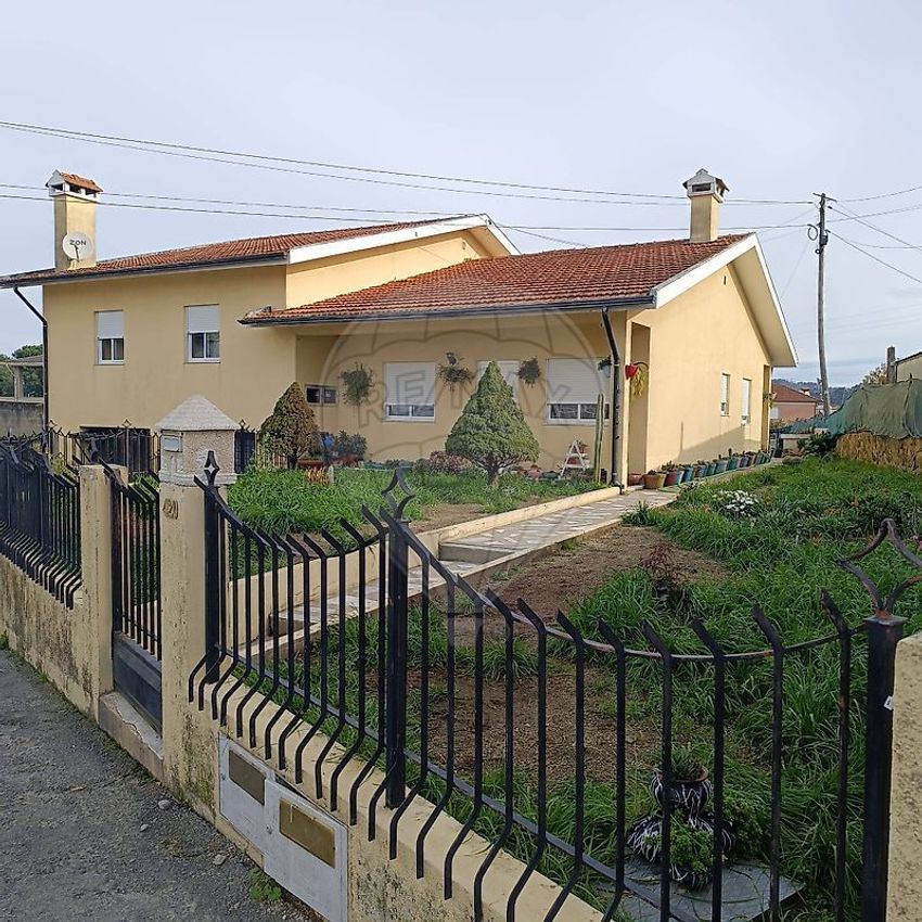 Imagem Fachada de  moradia independente em Carreira e Bente