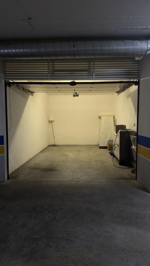 Imagem Garagem de garagem em Rua Fernando Farinha, 2
