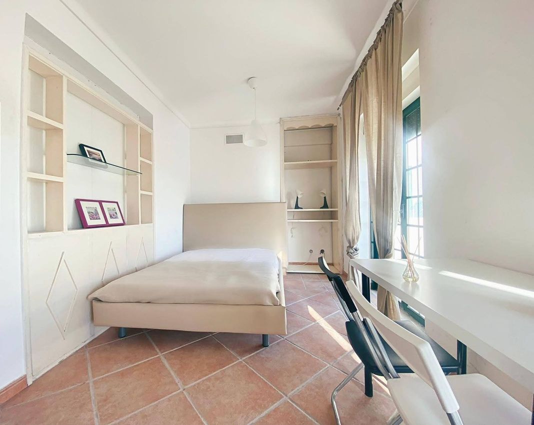 Imagem Sala de estar de quarto em Rua Francisco Biscaya da Silva, 2