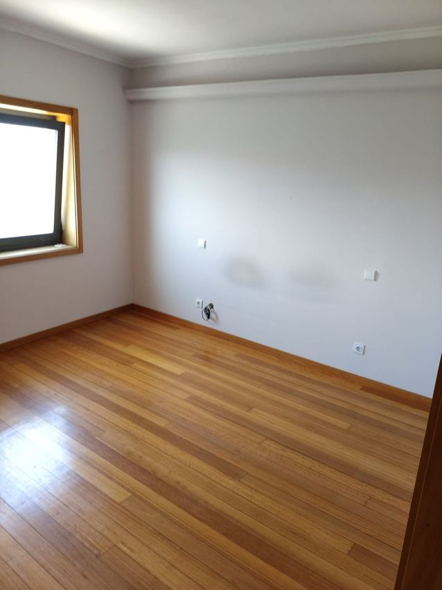 Imagem Divisão de apartamento t3 em Rua Fontedeiros, 115