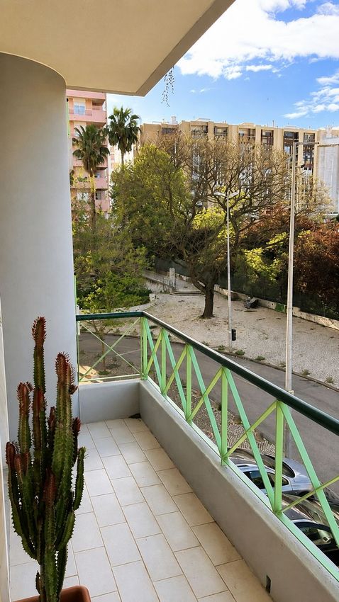 Imagem Terraço de apartamento t2 em Rua Ramiro Ferrão, 14