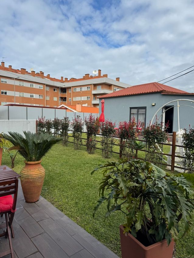 Imagem Fachada de  moradia independente em Rua José Camarinha Barrote, 232