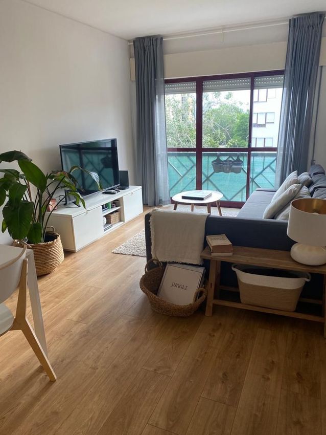 Imagem Sala de estar de apartamento t1 em Rua Hermano Neves, 14