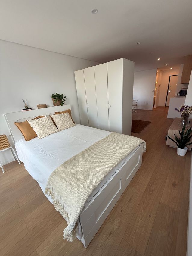 Imagem Quarto de apartamento t0 em Rua Nova de Santa Cruz, 346