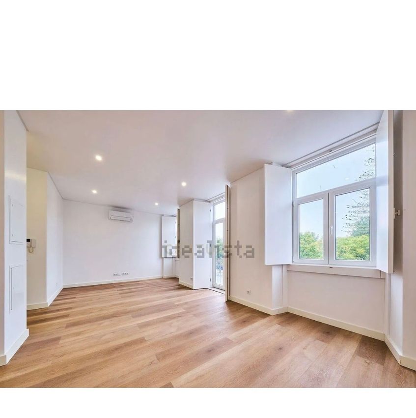 Imagem Sala de estar de apartamento t2 em Avenida Luísa Todi, 257