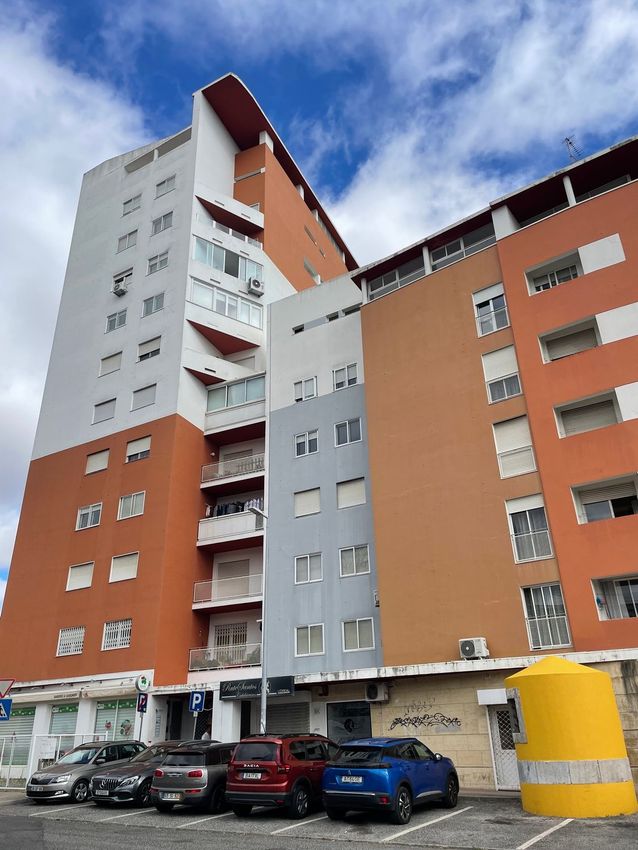 Imagem Vistas de apartamento t3 em Praça Carlos Aboim Inglez, 5