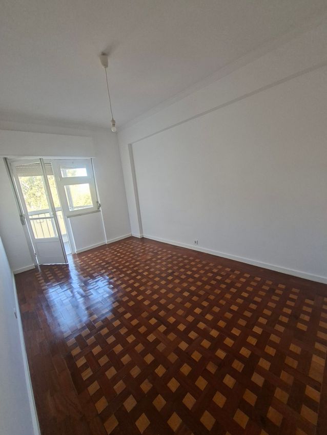 Imagem Quarto de apartamento t2 em Rua Heróis do Ultramar, 12