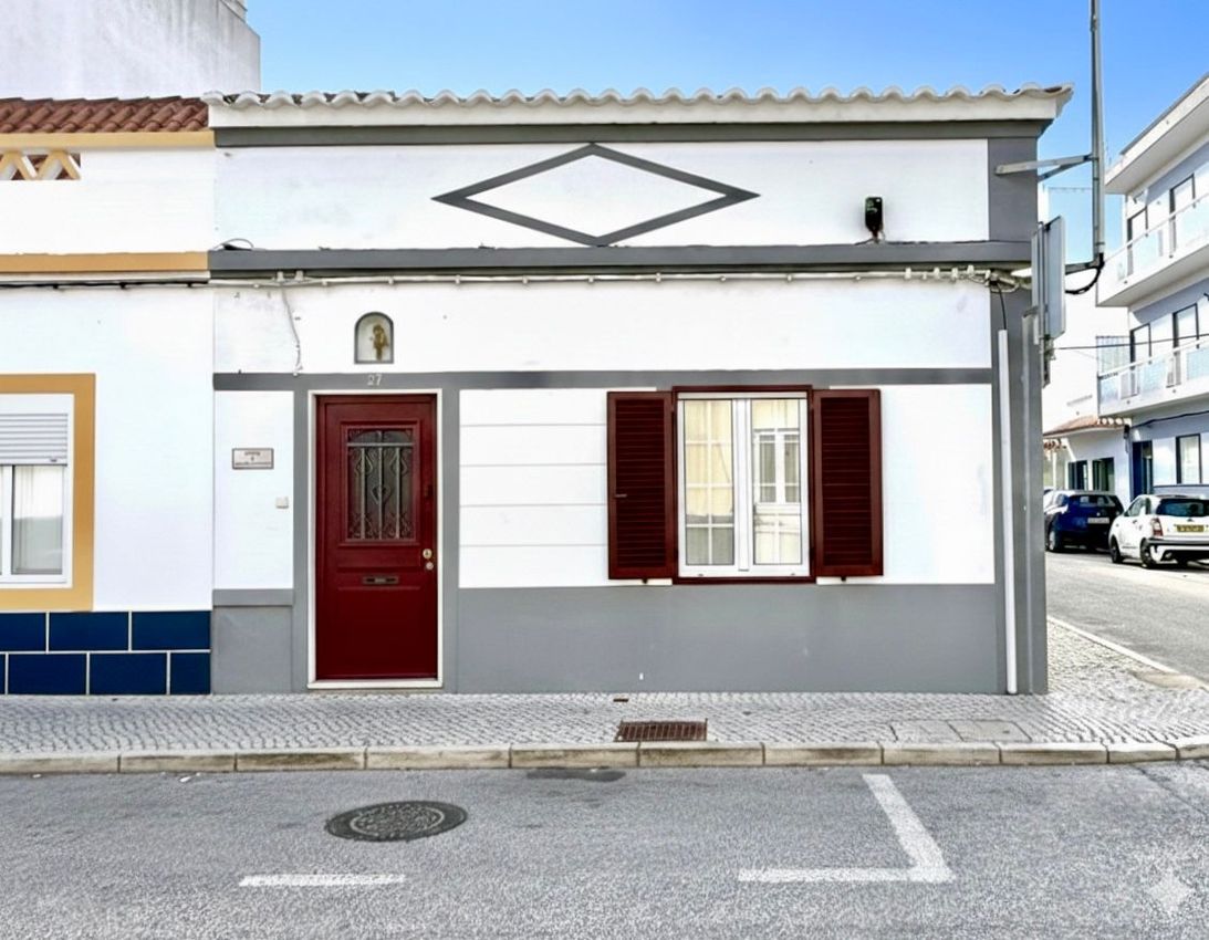 Imagem Fachada de  moradia geminada em Rua João de Deus