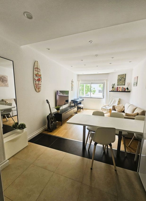 Imagem Sala de estar de apartamento t1 em Rua José Maria Pedroto, 7