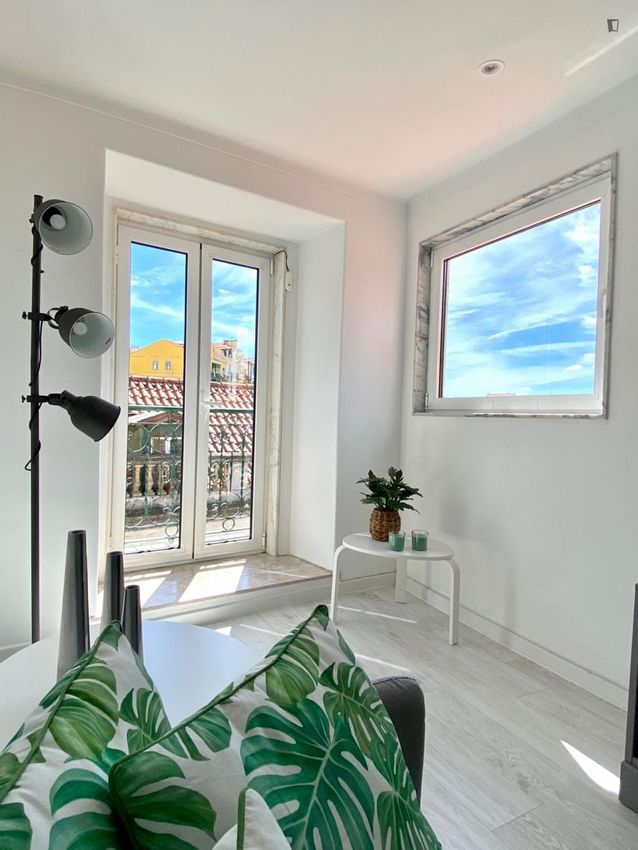 Imagem Sala de estar de apartamento t3 em Rua dos Cavaleiros