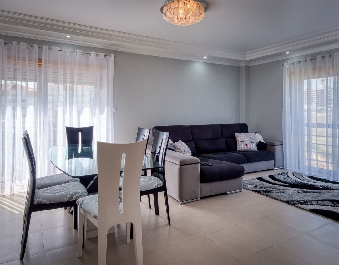 Imagem Sala de estar de apartamento t2 em Rua Beatriz Ângelo, 2