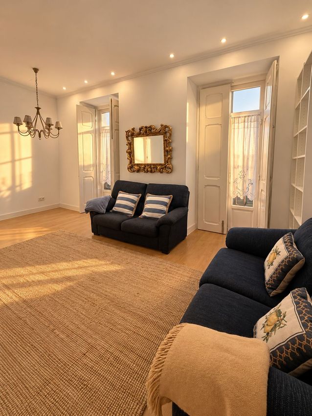 Imagem Sala de estar de apartamento t3 em Rua General Taborda, 86