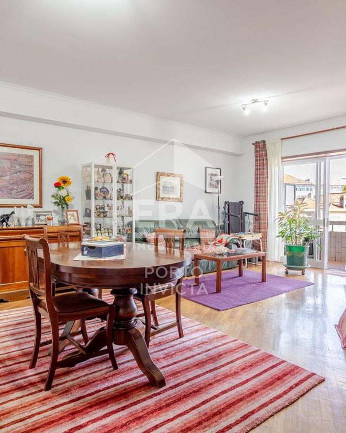 Imagem Sala de estar de apartamento t2 em Rua de Egas Moniz, 484