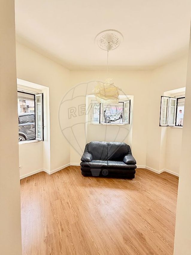 Imagem Sala de estar de apartamento t3 em Rua Silveira Peixoto