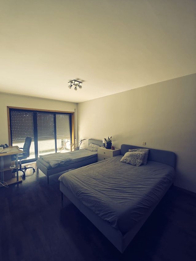 Imagem Quarto de apartamento t2 em Rua Arqueólogo Mário Cardoso, 243