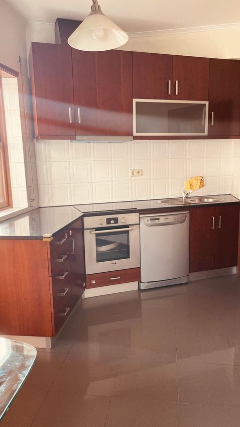 Imagem Cozinha de apartamento t1 em Rua São Roque da Lameira, 1393