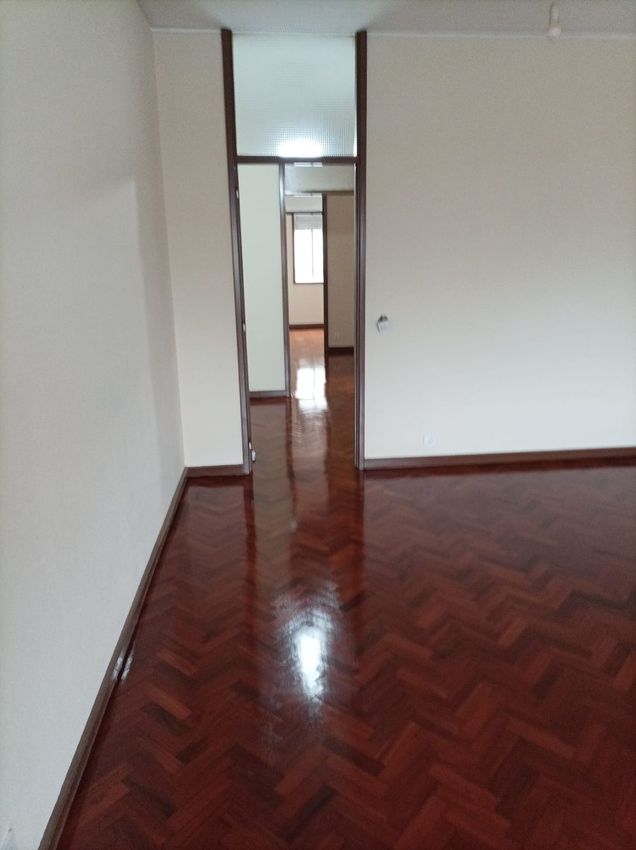 Imagem Divisão de apartamento t4 em Rua de Latino Coelho, 48
