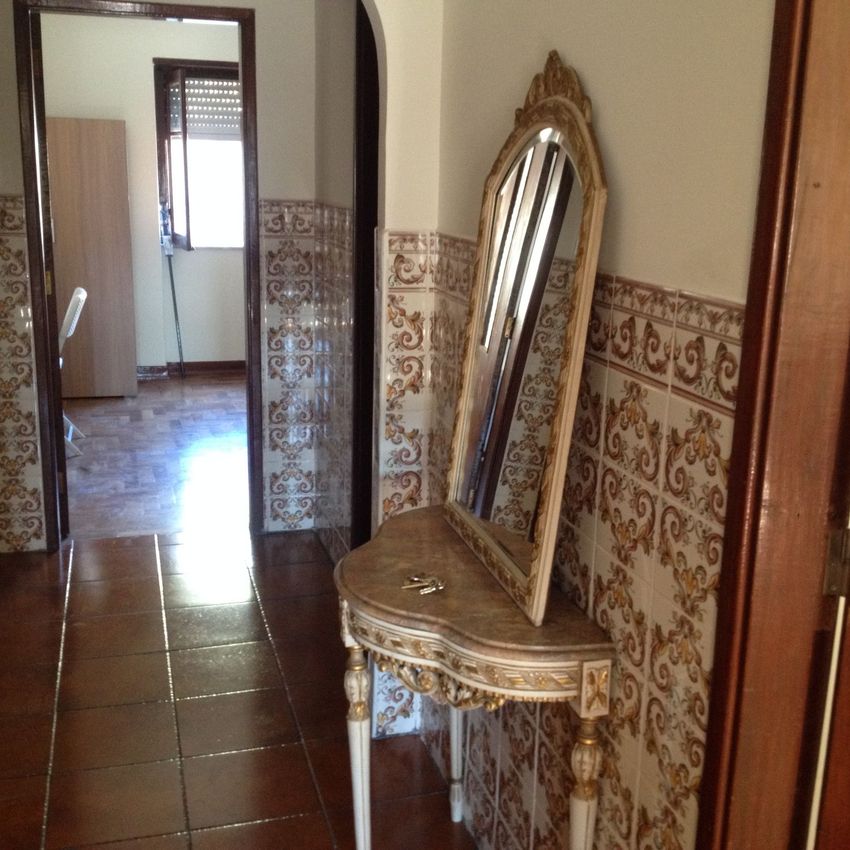 Imagem Hall de apartamento t2 em Rua Combatentes da Grande Guerra, 118 , 2º Esq