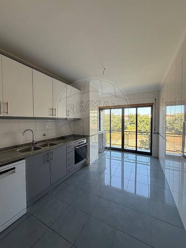 Imagem Cozinha de apartamento t2 em Rua Dom Rodrigo da Cunha