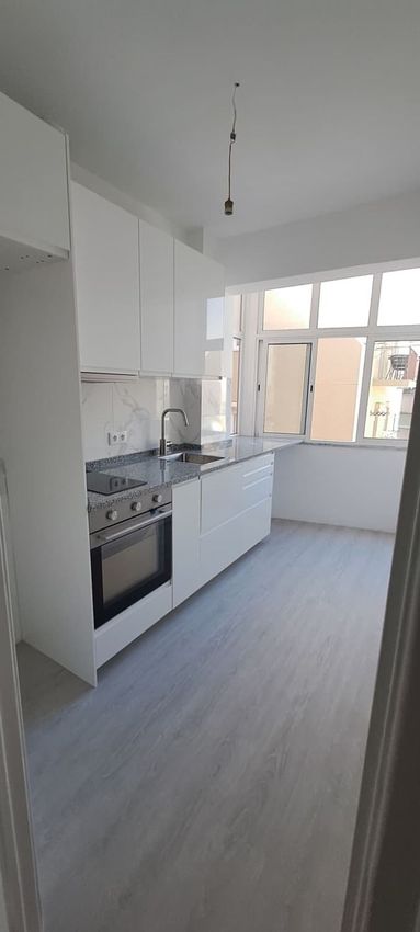 Imagem Cozinha de apartamento t1 em Rua Luís Derouet, 16