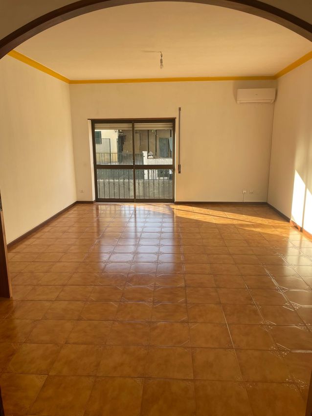 Imagem Sala de estar de apartamento t3 em Rua Alexandres, 3