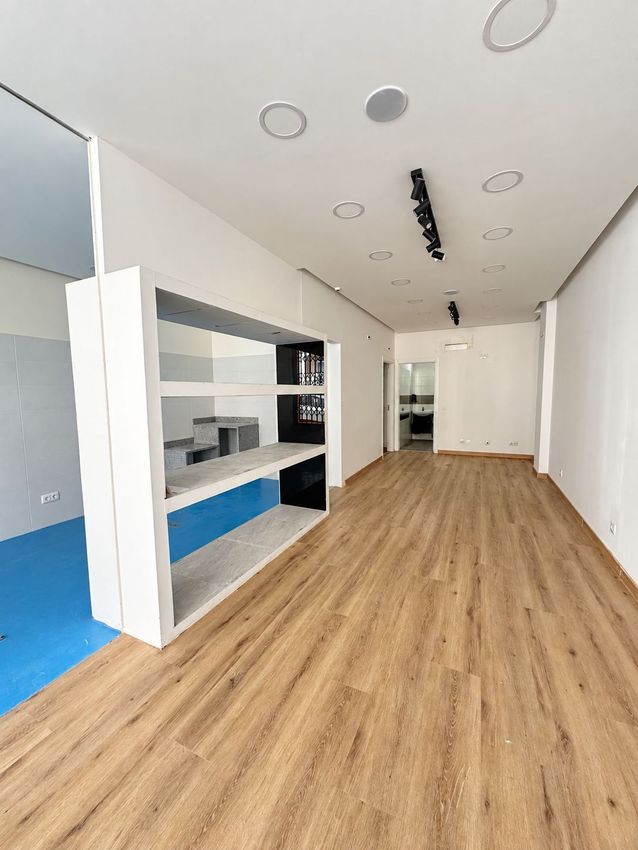 Imagem Detalhes de espaço comercial em Avenida da Marina