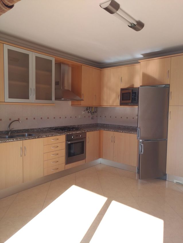 Imagem Cozinha de apartamento t3 em Rua Professor José Lalanda Ribeiro, 2