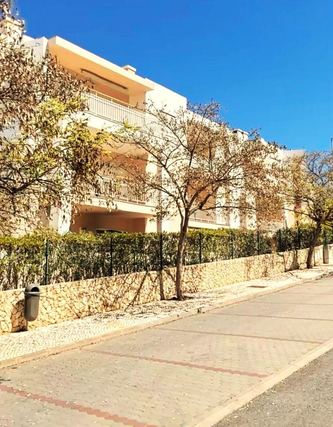 Imagem Fachada de apartamento t2 em Rua Giacomino Ferrari s/n
