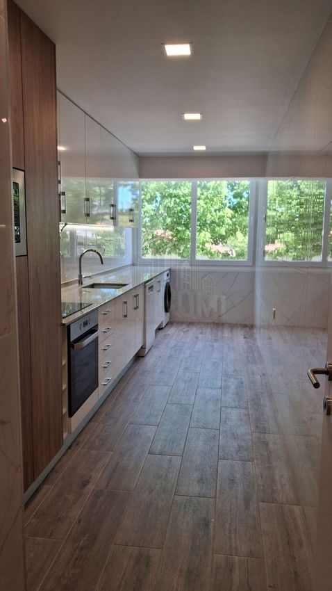 Imagem Cozinha de apartamento t2 em Quinta da Bicuda