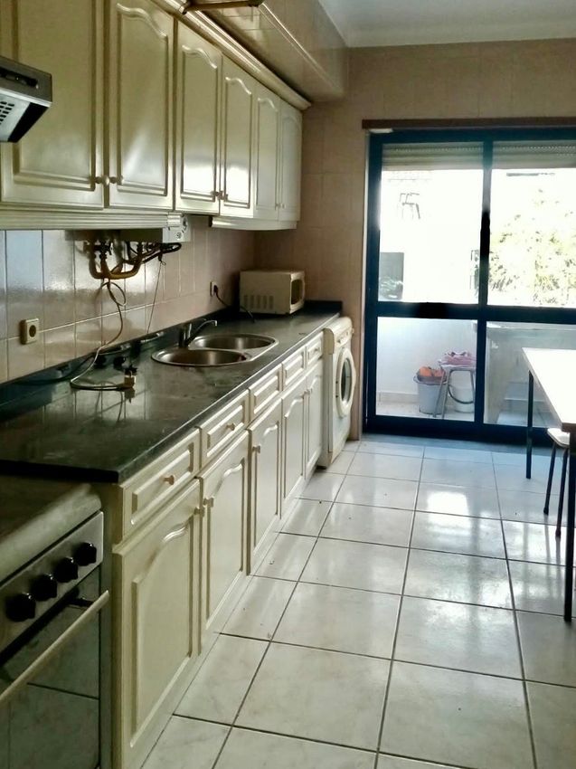 Imagem Cozinha de apartamento t3 em Avenida Sá Carneiro s/n