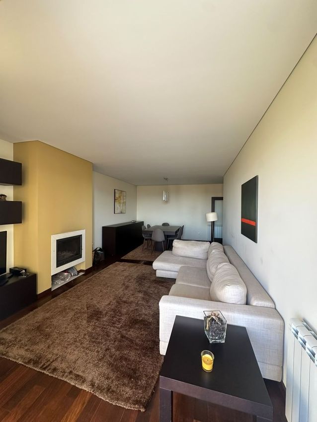 Imagem Sala de estar de apartamento t2 em Rua Doutor Eduardo Santos Silva, 37