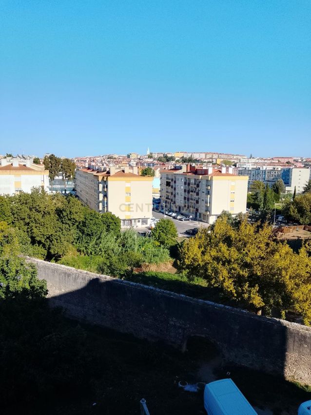 Imagem Vistas de apartamento t2 em Avenida José Elias Garcia, 25