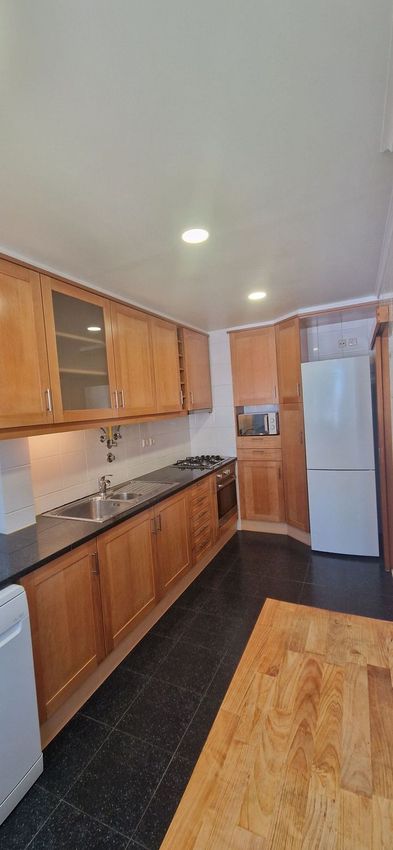 Imagem Cozinha de apartamento t2 em Rua General Silva Freire, 23