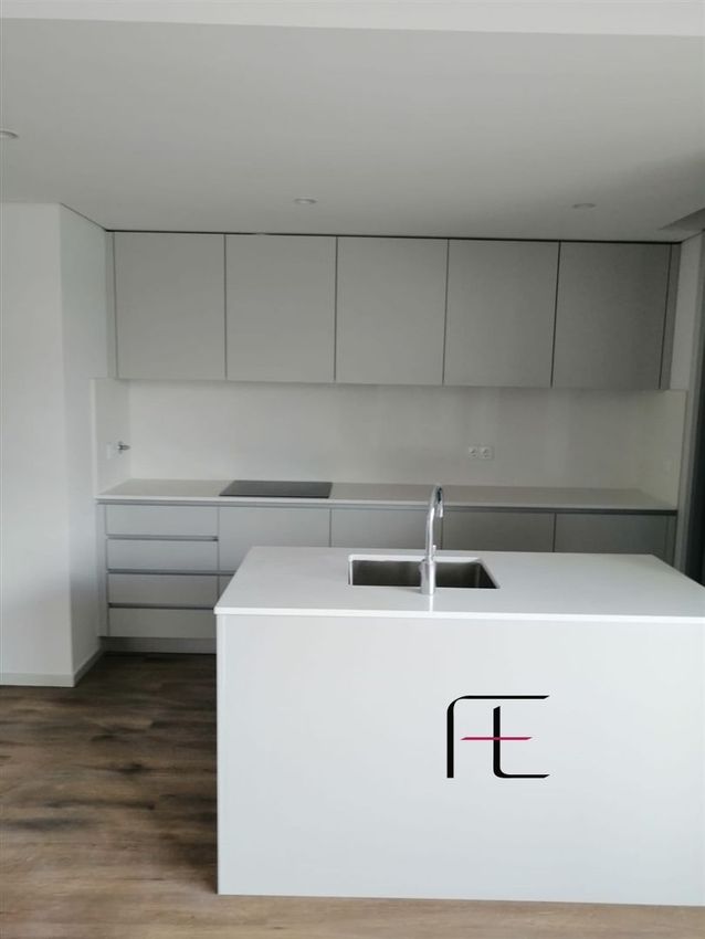 Imagem Cozinha de apartamento t2 em Soares dos Reis - Rasa de Cima