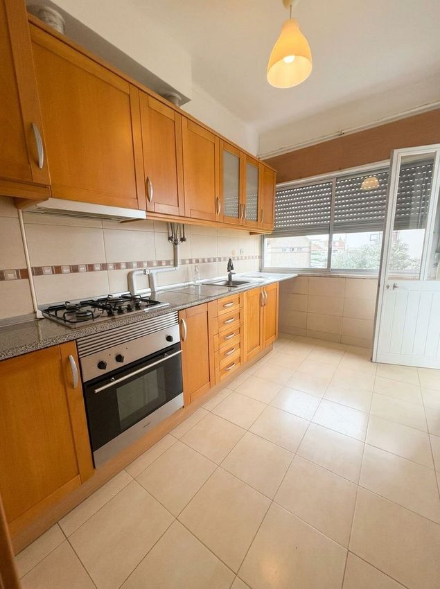 Imagem Cozinha de apartamento t1 em Avenida Doutor Arlindo Vicente, 9