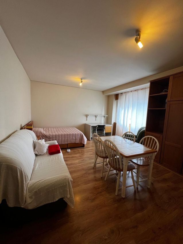 Imagem Sala de estar de apartamento t0 em Rua Comandante Rocha e Cunha, 7 a